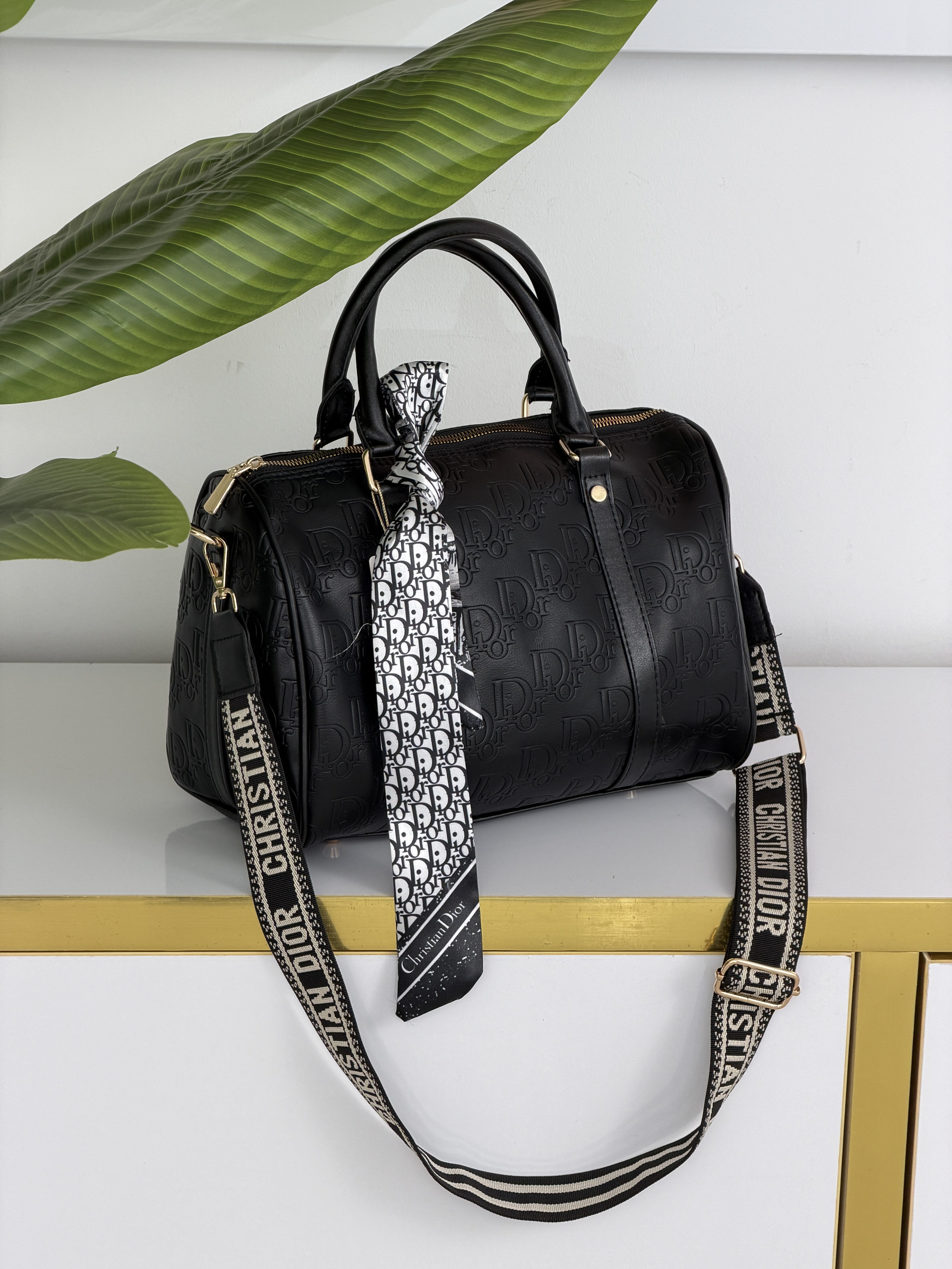 کیف زنانه صندوقی مدل دیور۸۳۴