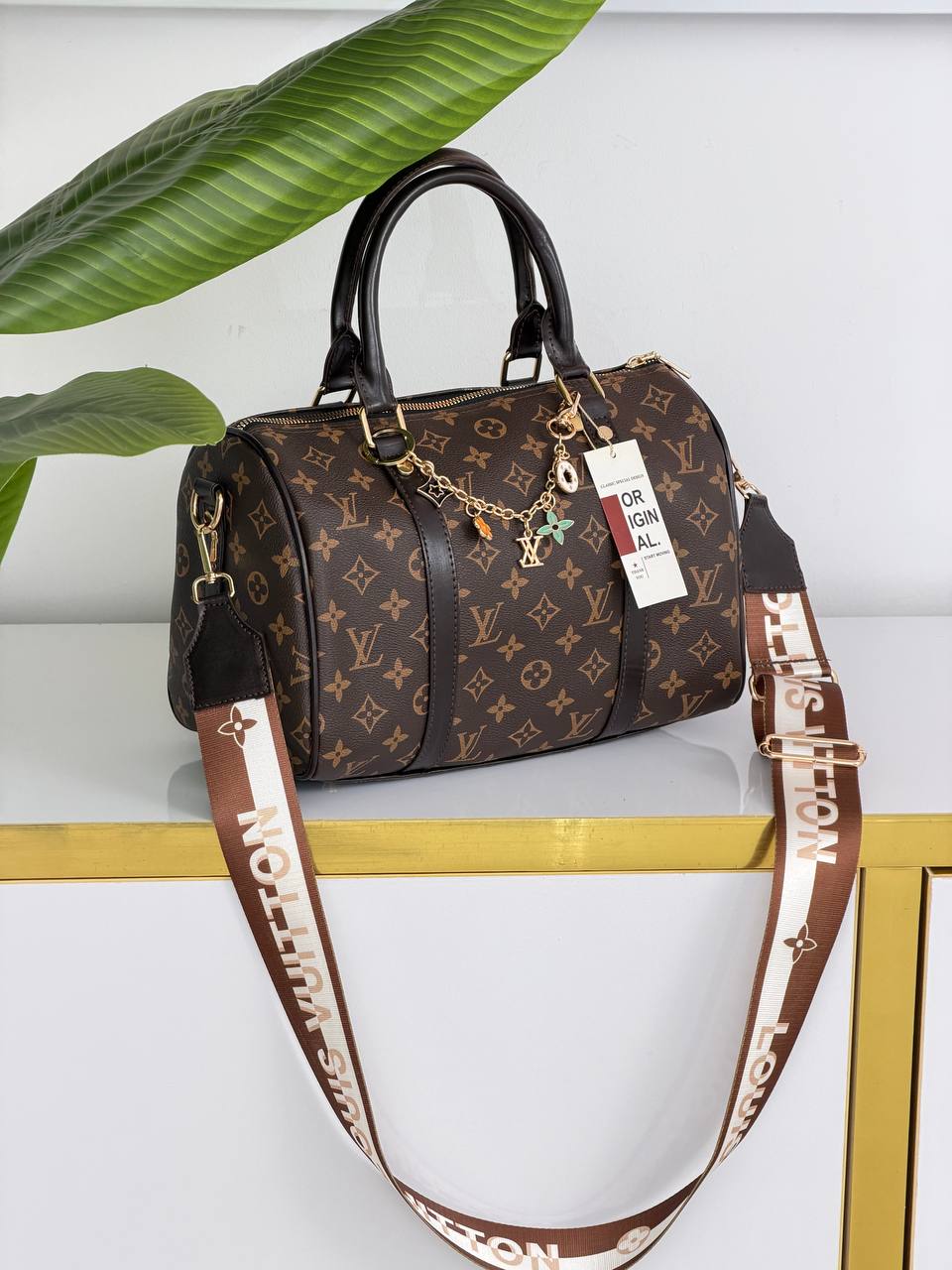 کیف صندوقی بزرگ زنانه مدل لویی ویتون ۸۳۴